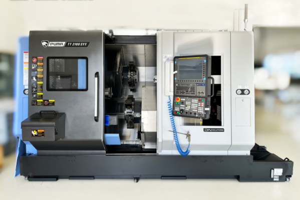 DN SOLUTIONS PUMA TT2100SYY 8 axes Année 2023